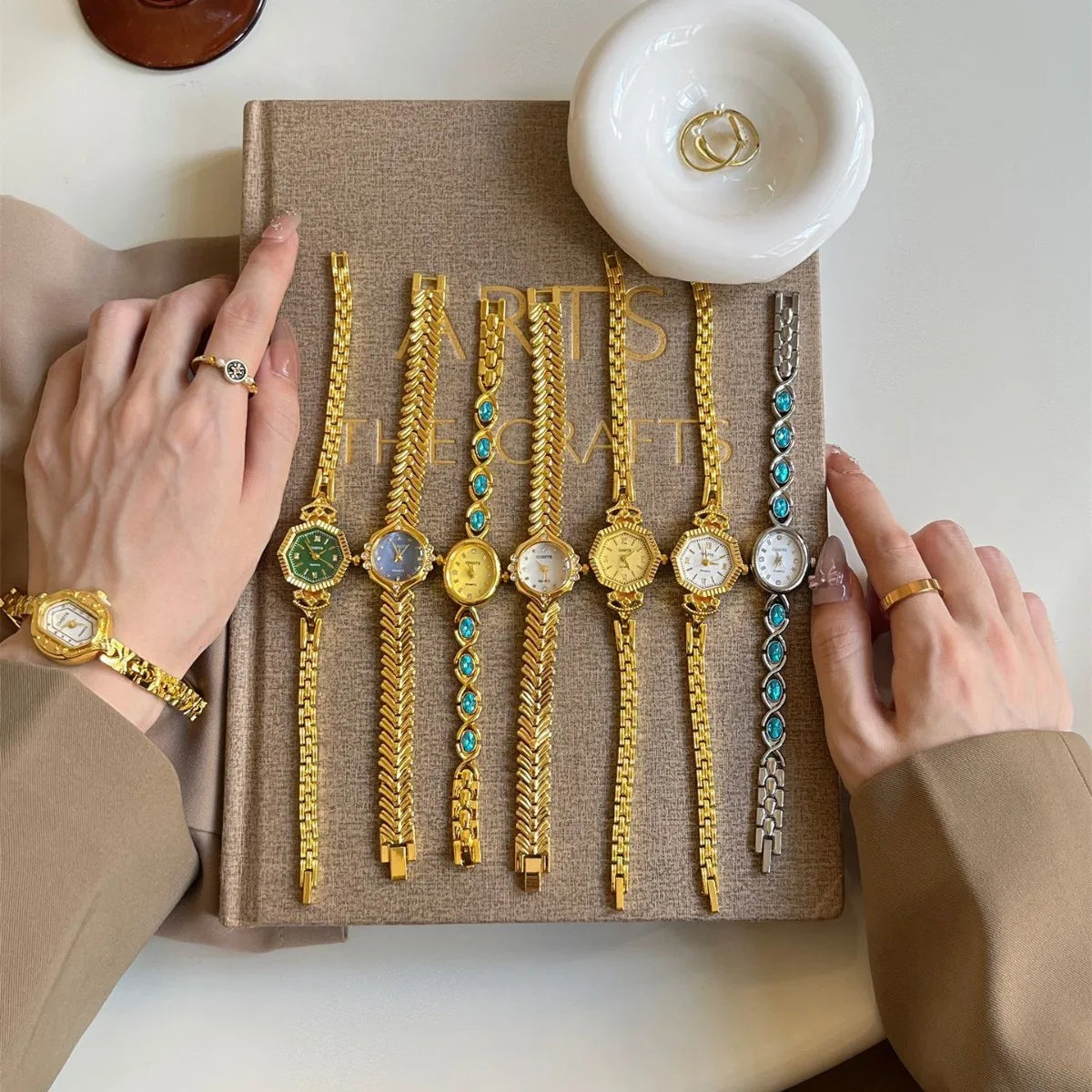 Vintage Gold Quartz Watch For Women Compact Elegant Stylish Alloy Bracelet Luxury Miniature Precision High-End Sensation