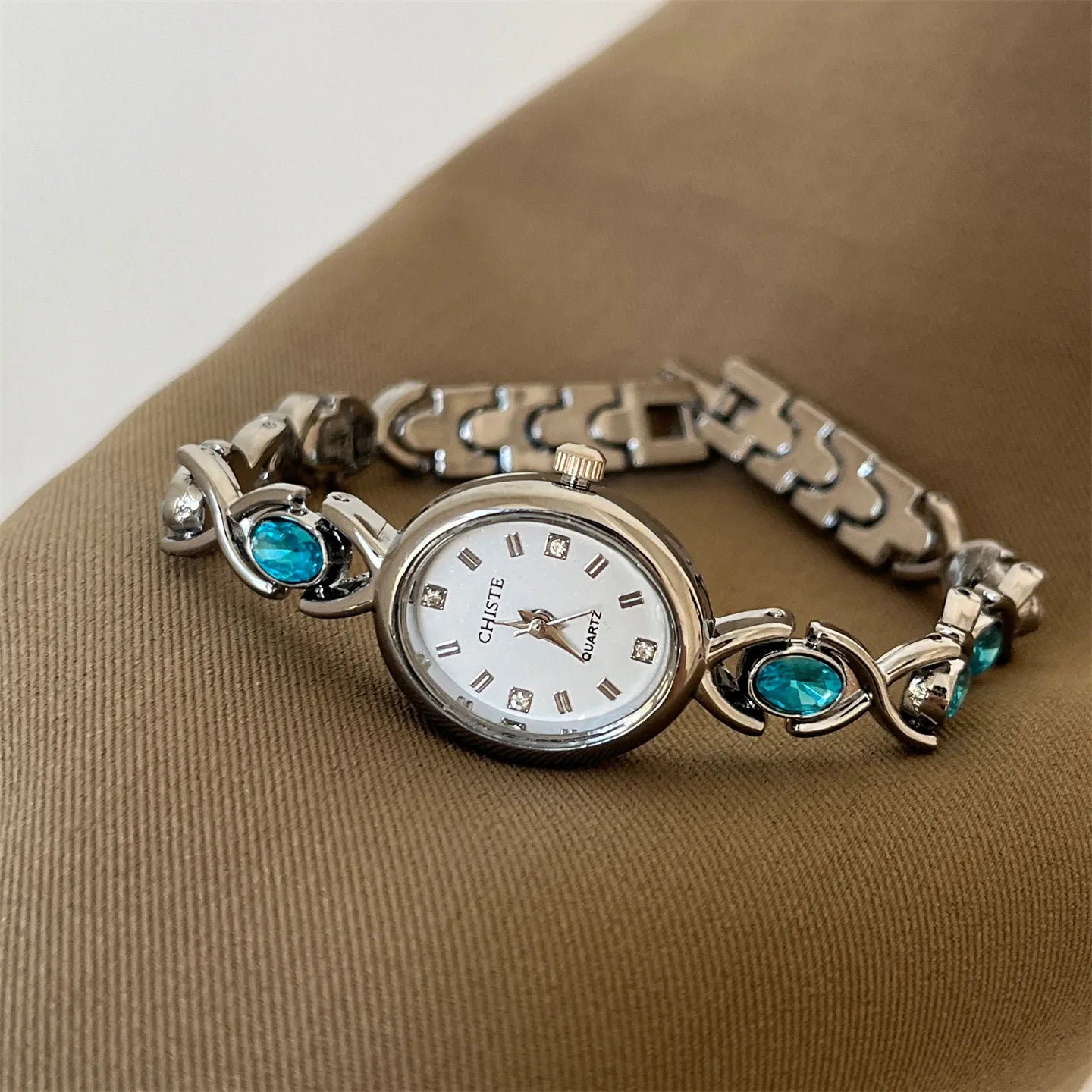 Vintage Gold Quartz Watch For Women Compact Elegant Stylish Alloy Bracelet Luxury Miniature Precision High-End Sensation