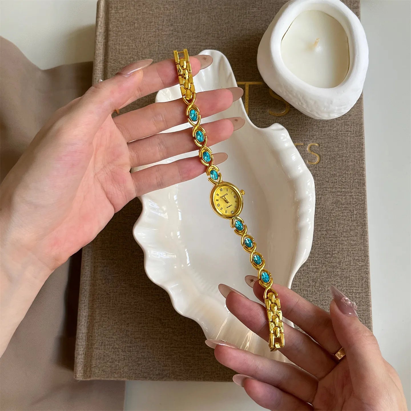 Vintage Gold Quartz Watch For Women Compact Elegant Stylish Alloy Bracelet Luxury Miniature Precision High-End Sensation