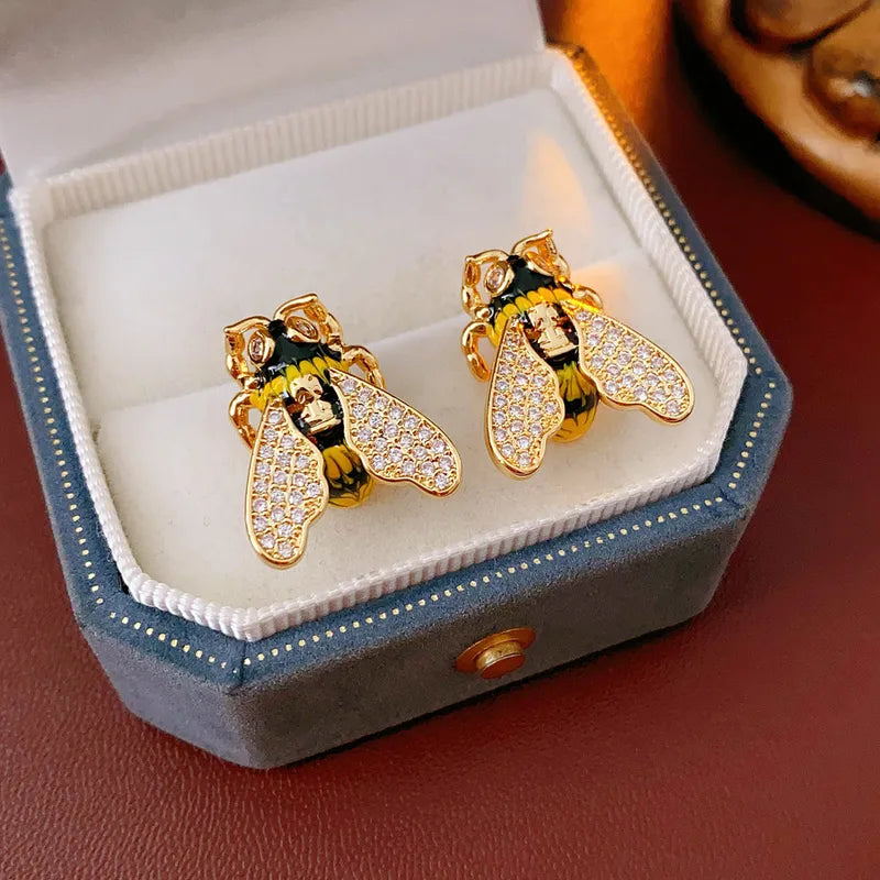 Vintage Metal Earrings Silver Needle Zircon Oil Drop Bee Studs Women Luxury Sensation Small Niche Ear Jewelry Animal Design