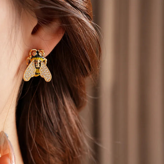 Vintage Metal Earrings Silver Needle Zircon Oil Drop Bee Studs Women Luxury Sensation Small Niche Ear Jewelry Animal Design
